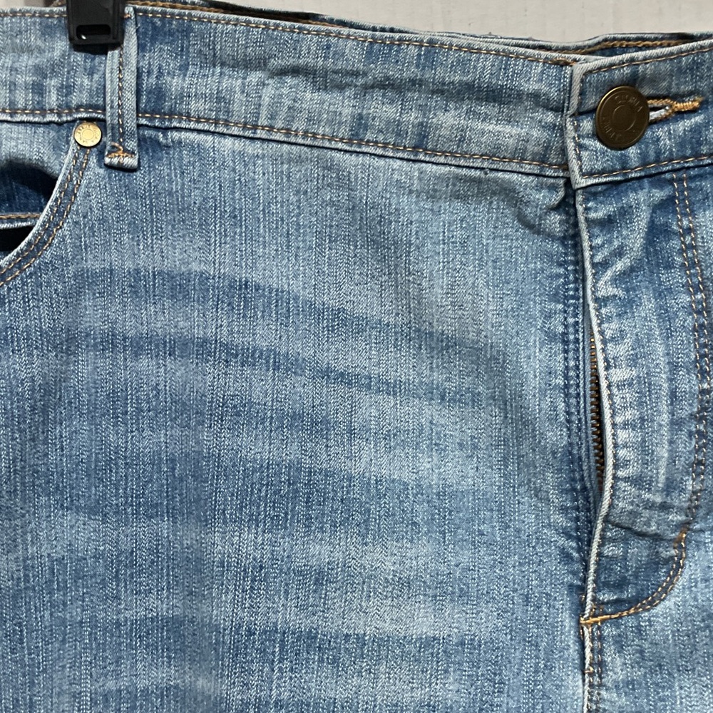 Gloria Vanderbilt Light Blue Ankle & Cropped Jeans - Picture 3 of 5